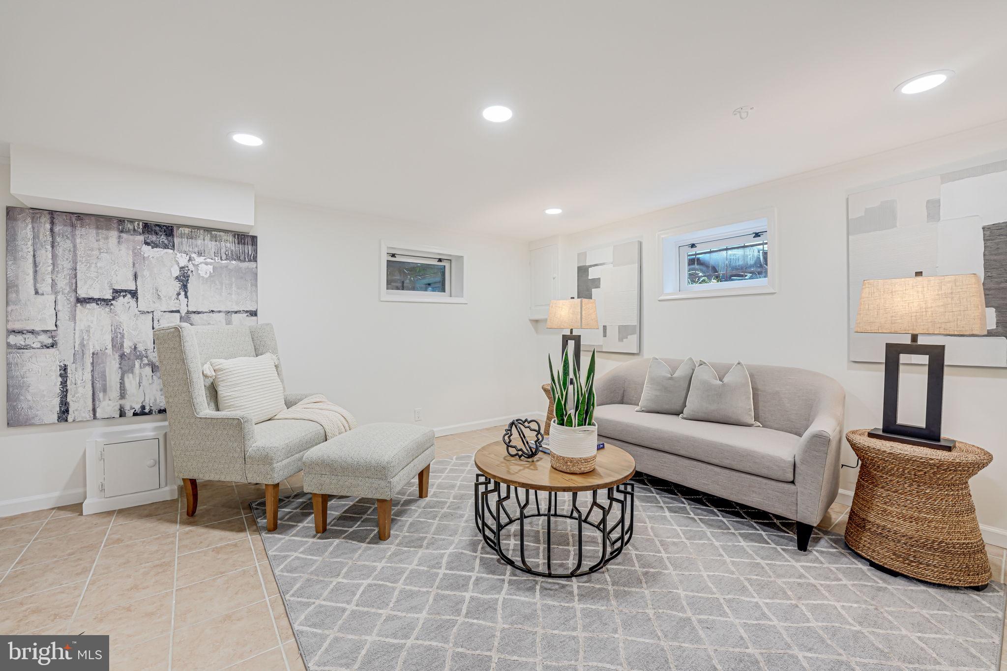 108 E Oxford Ave