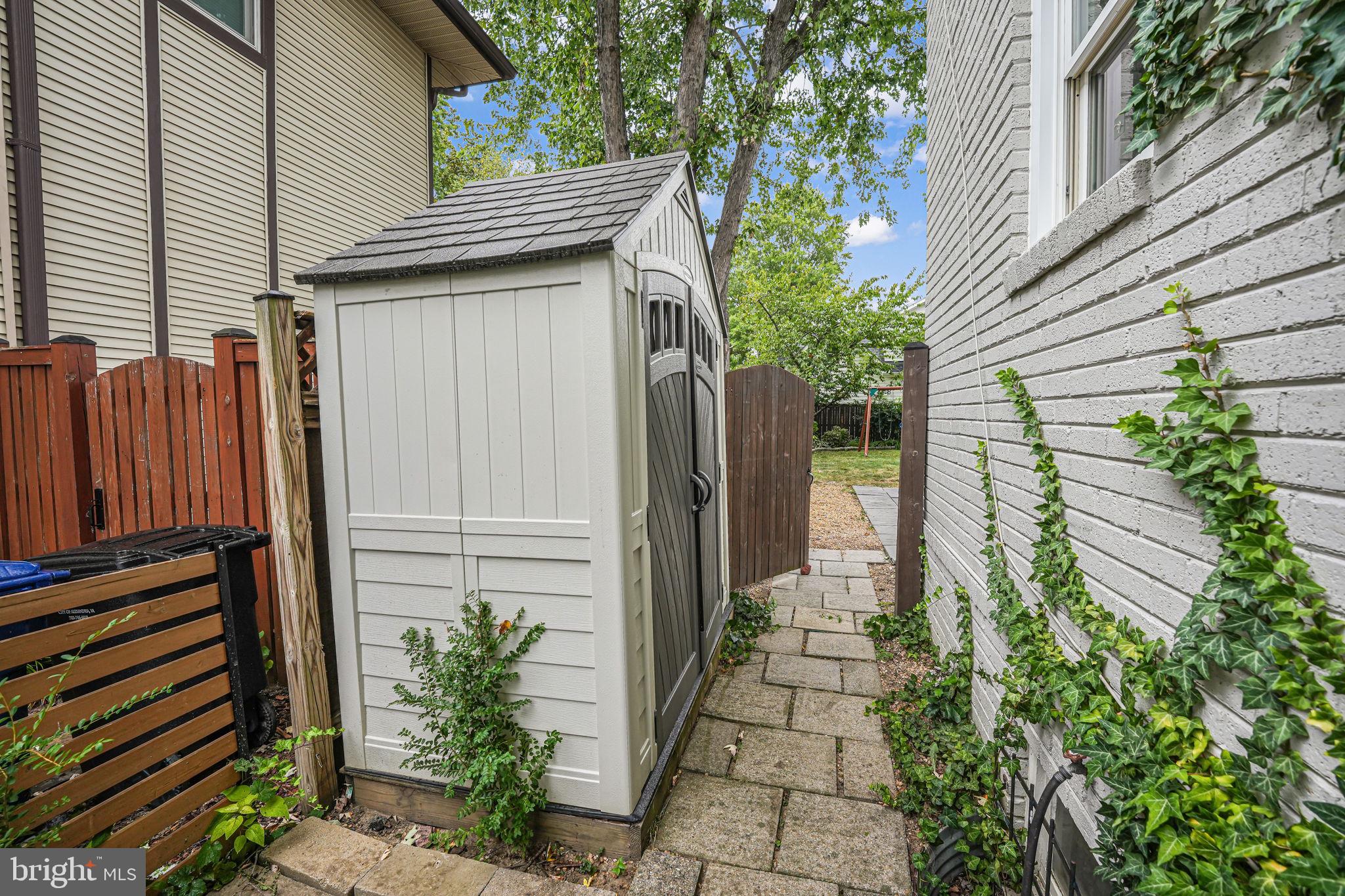108 E Oxford Ave