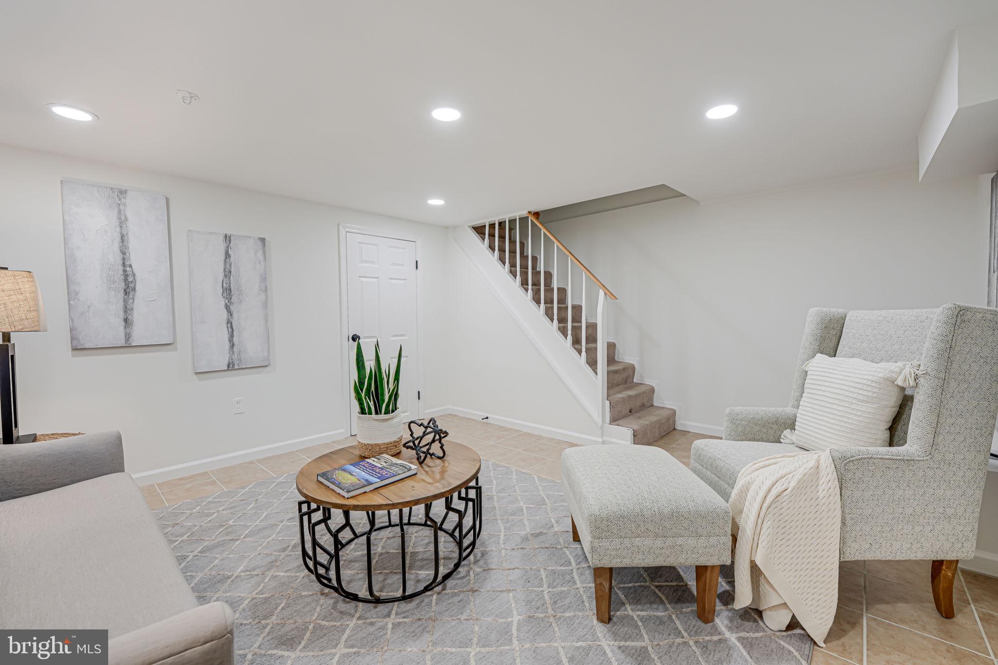 108 E Oxford Ave