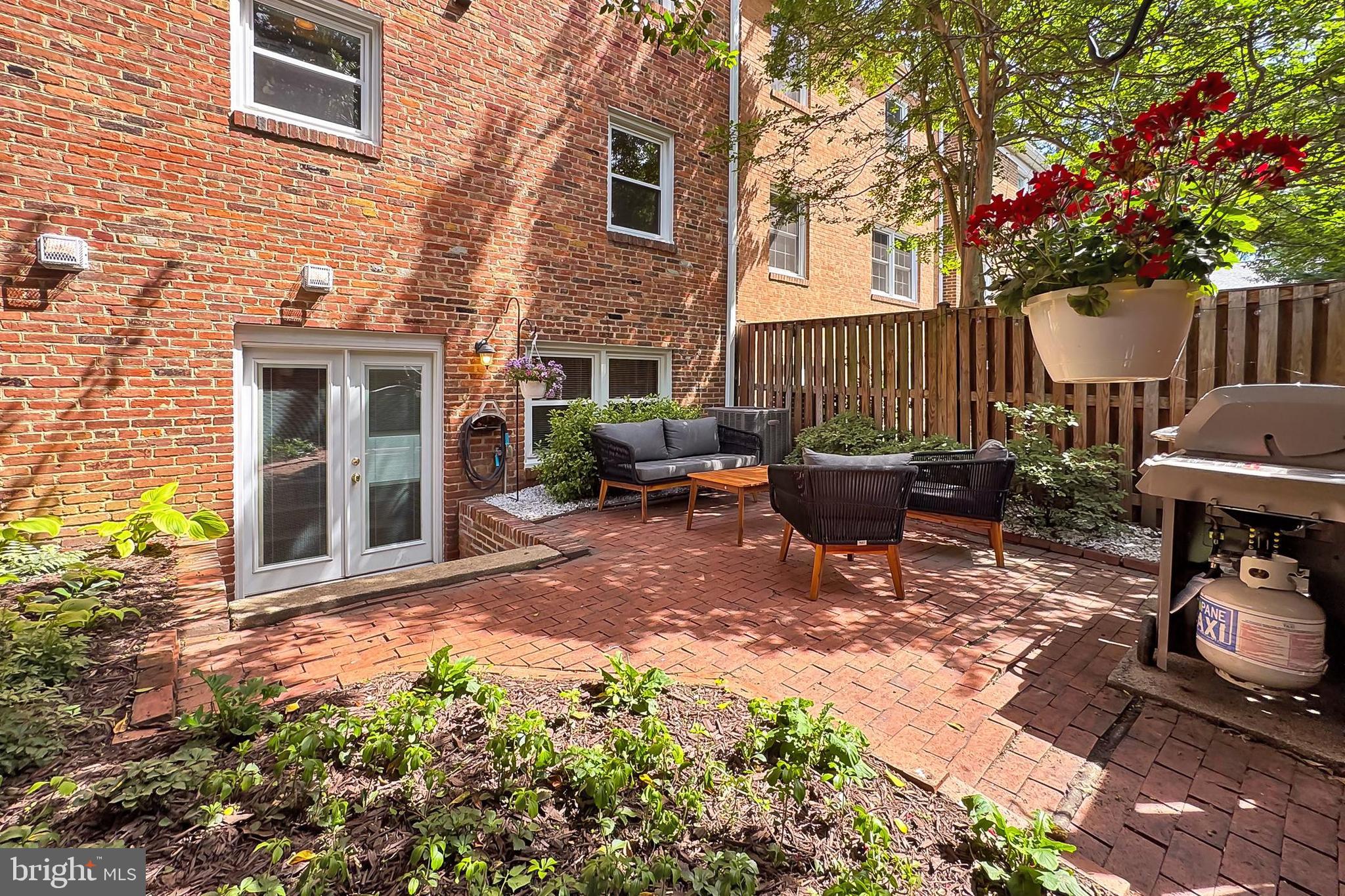 11 E Cliff St