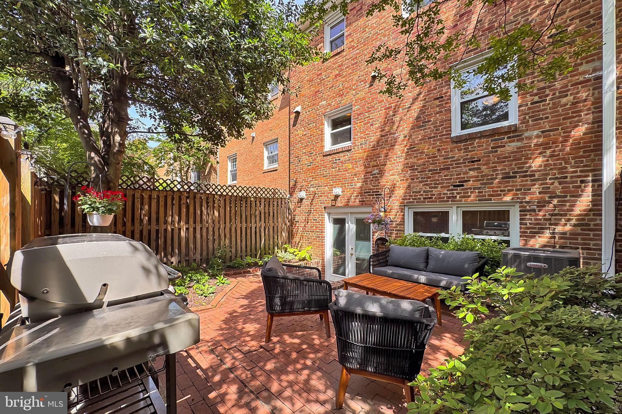 11 E Cliff St