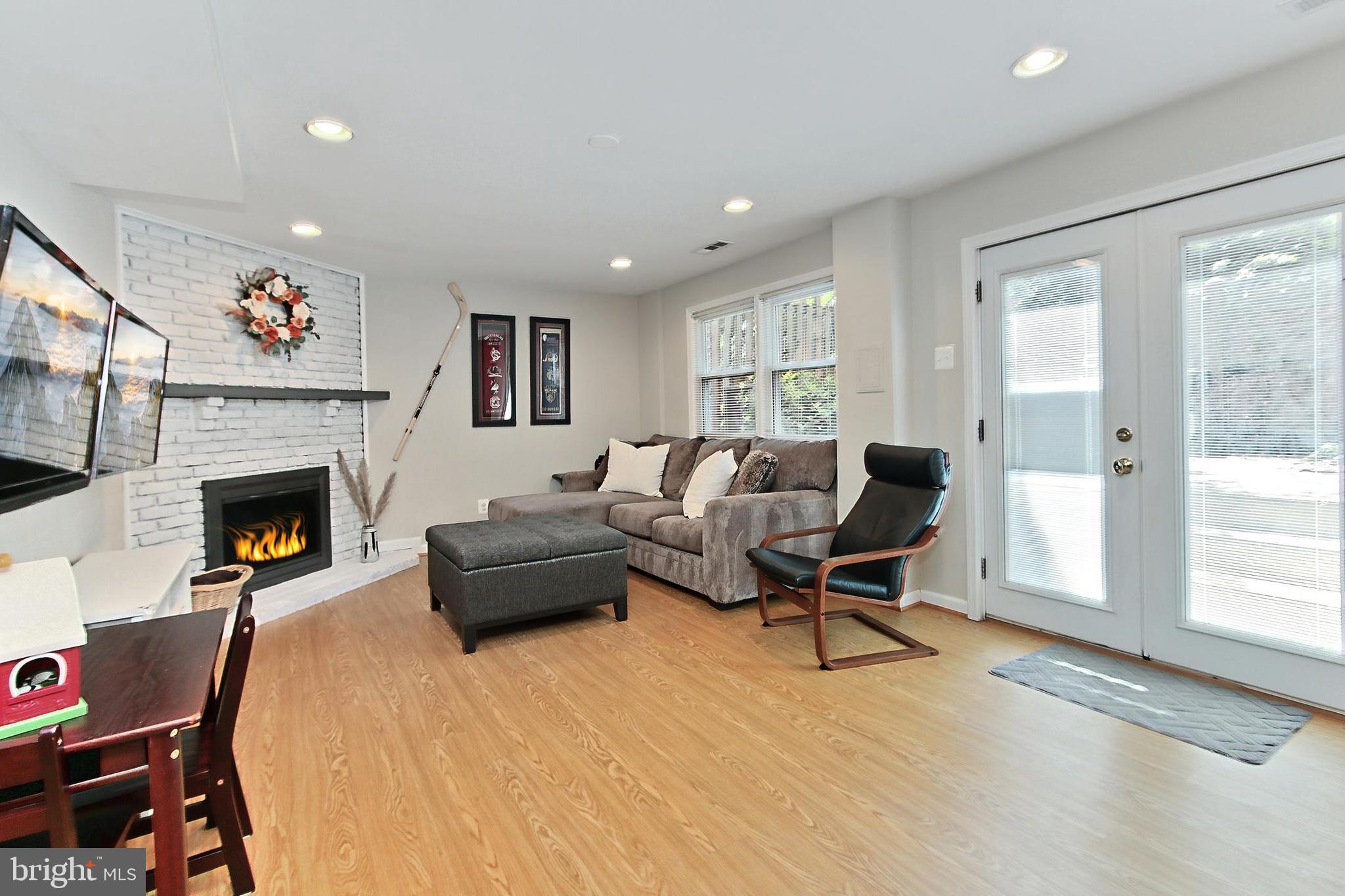 11 E Cliff St