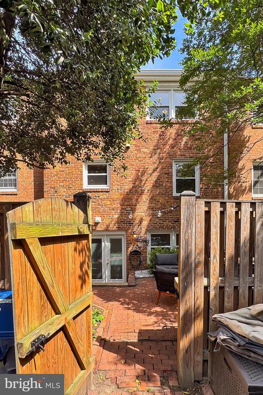 11 E Cliff St