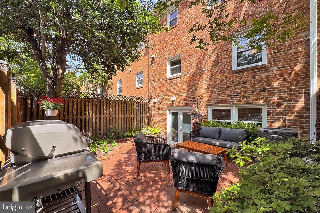 11 E Cliff St