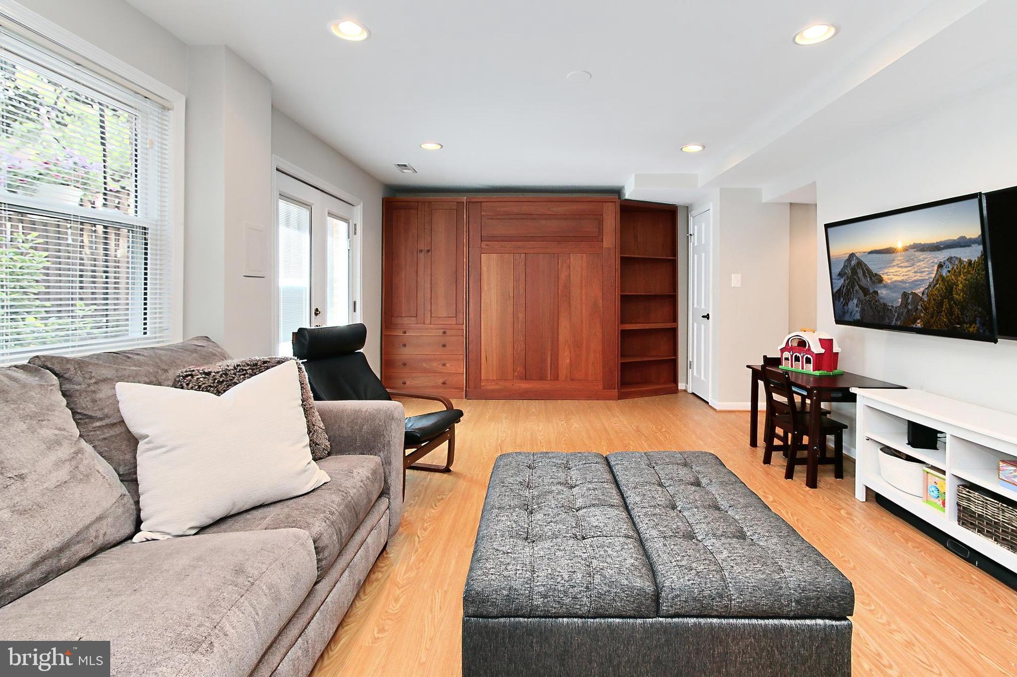 11 E Cliff St