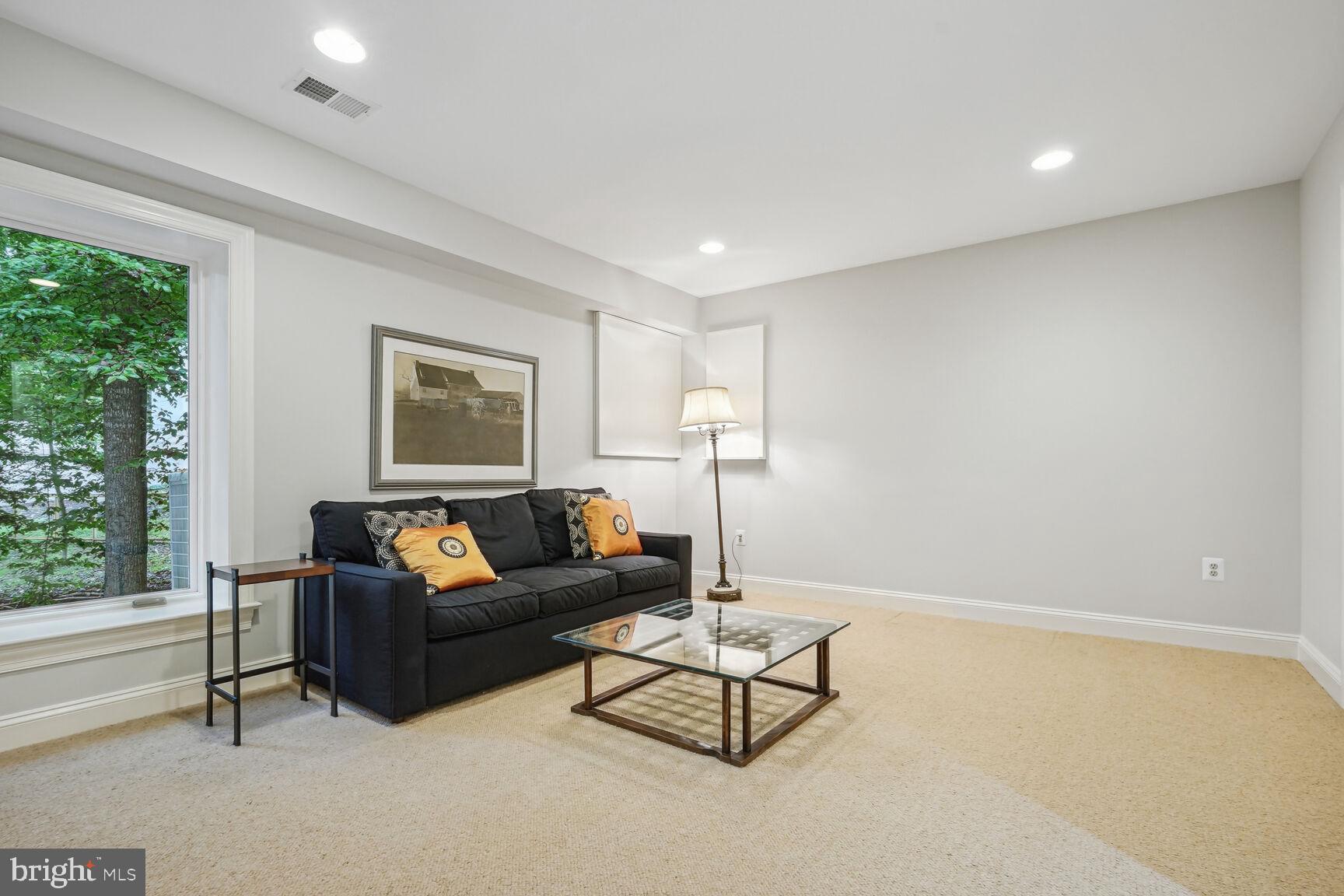 182 River Park Dr