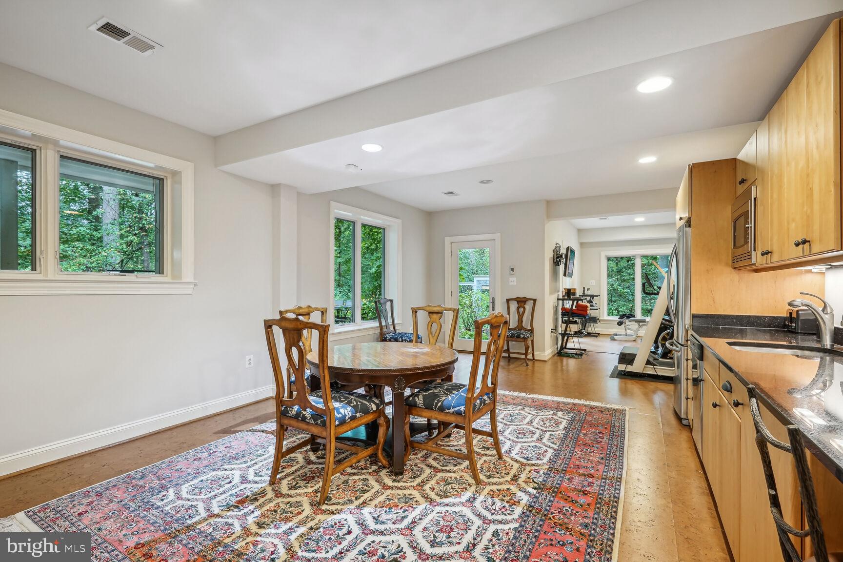 182 River Park Dr