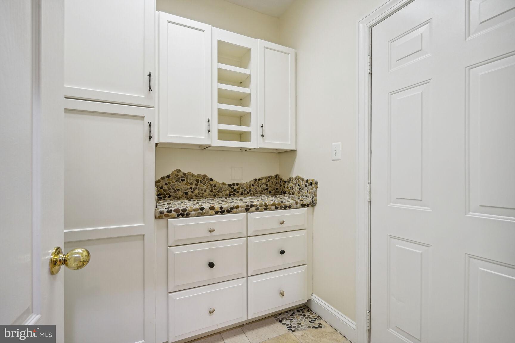 182 River Park Dr