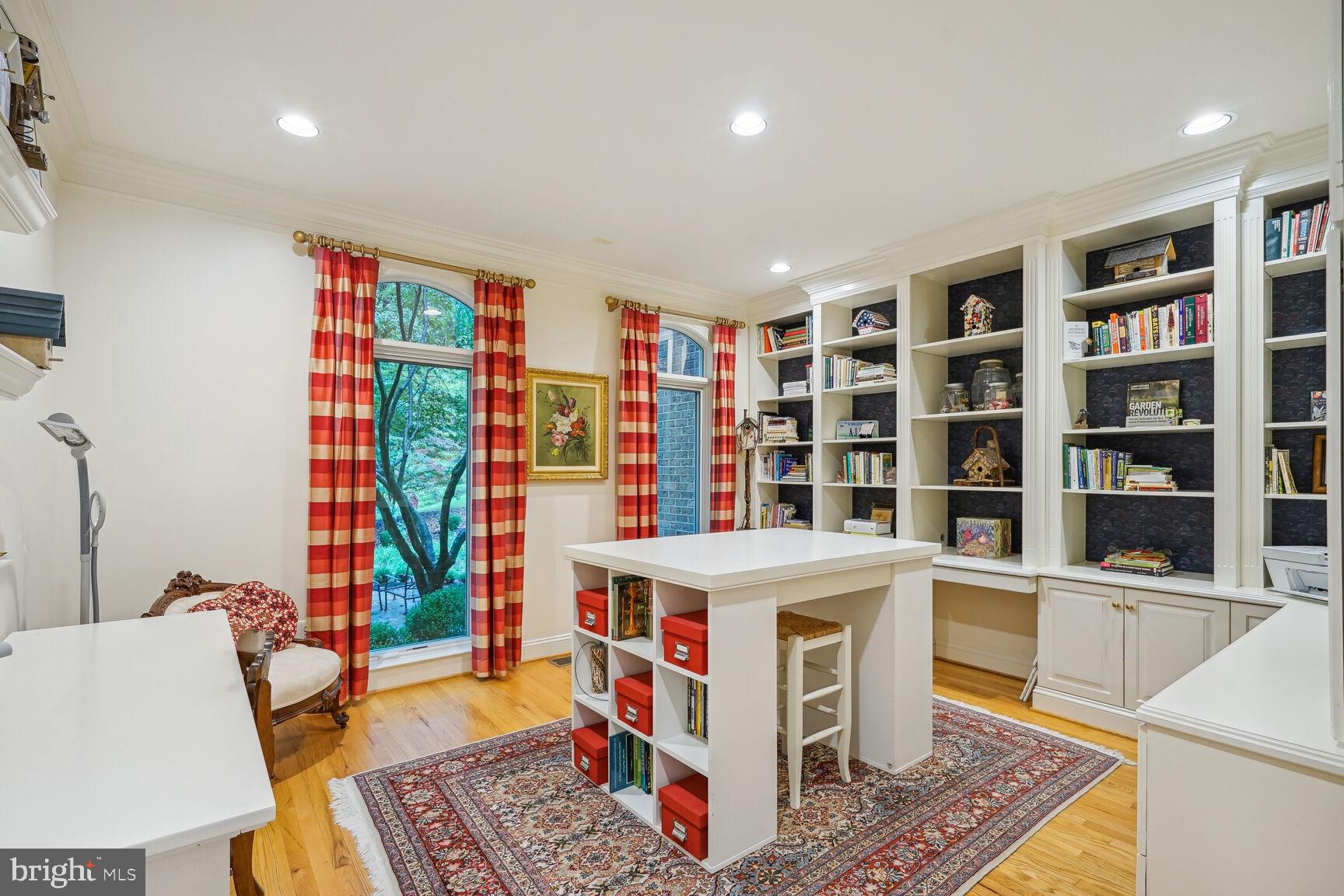 182 River Park Dr