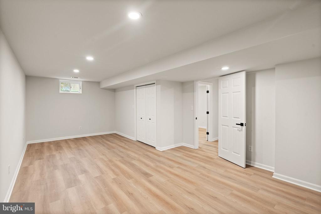 6390 PHILLIP COURT
