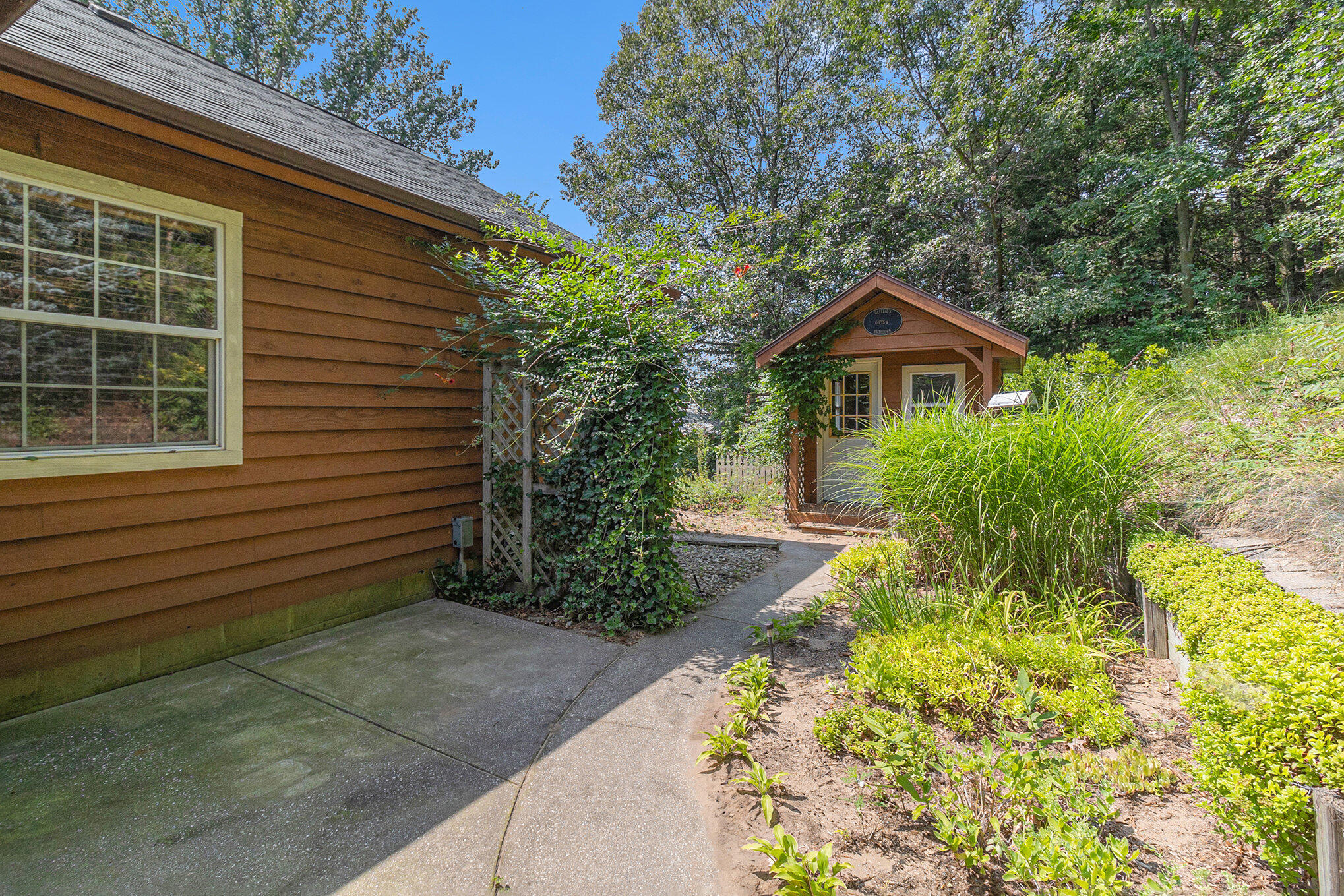 4184 W Buchanan Road