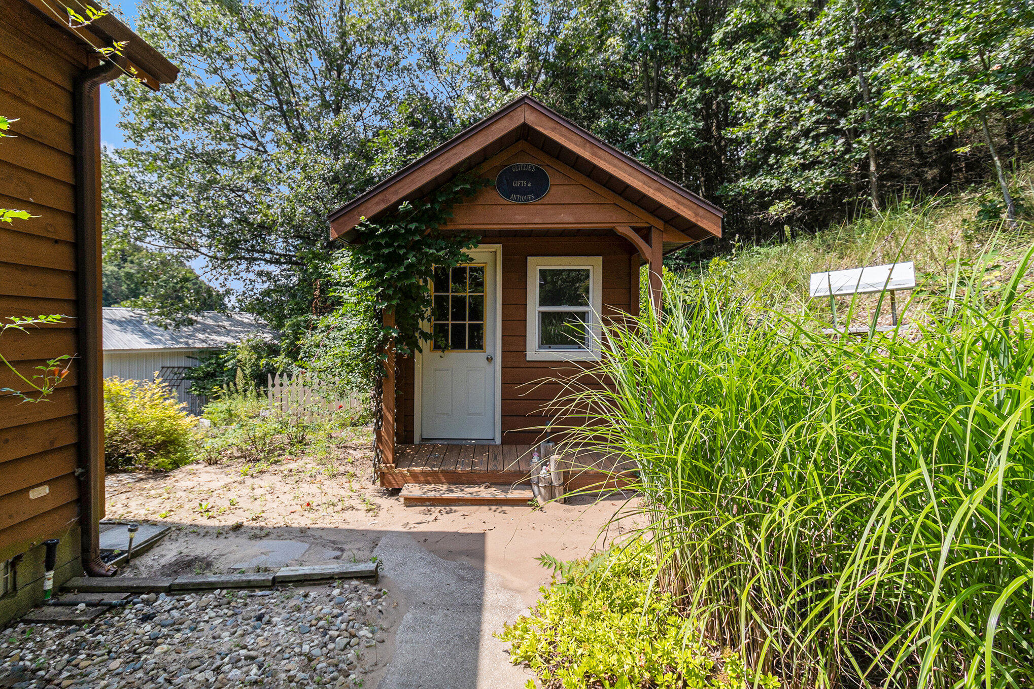 4184 W Buchanan Road