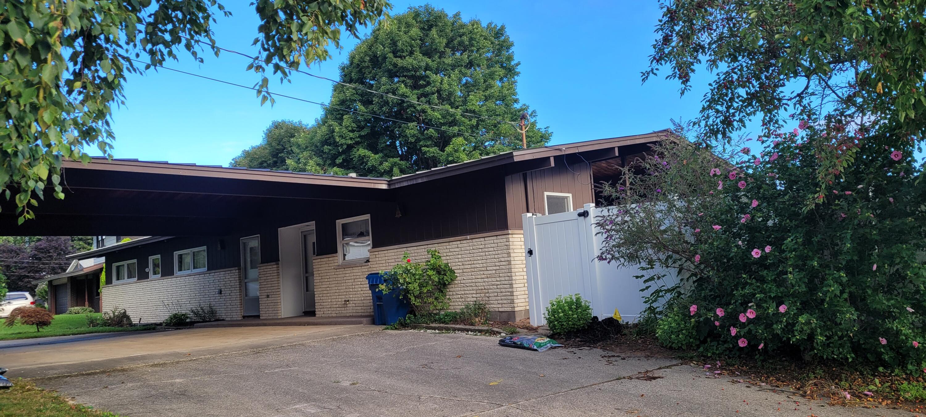 207 Lake Street