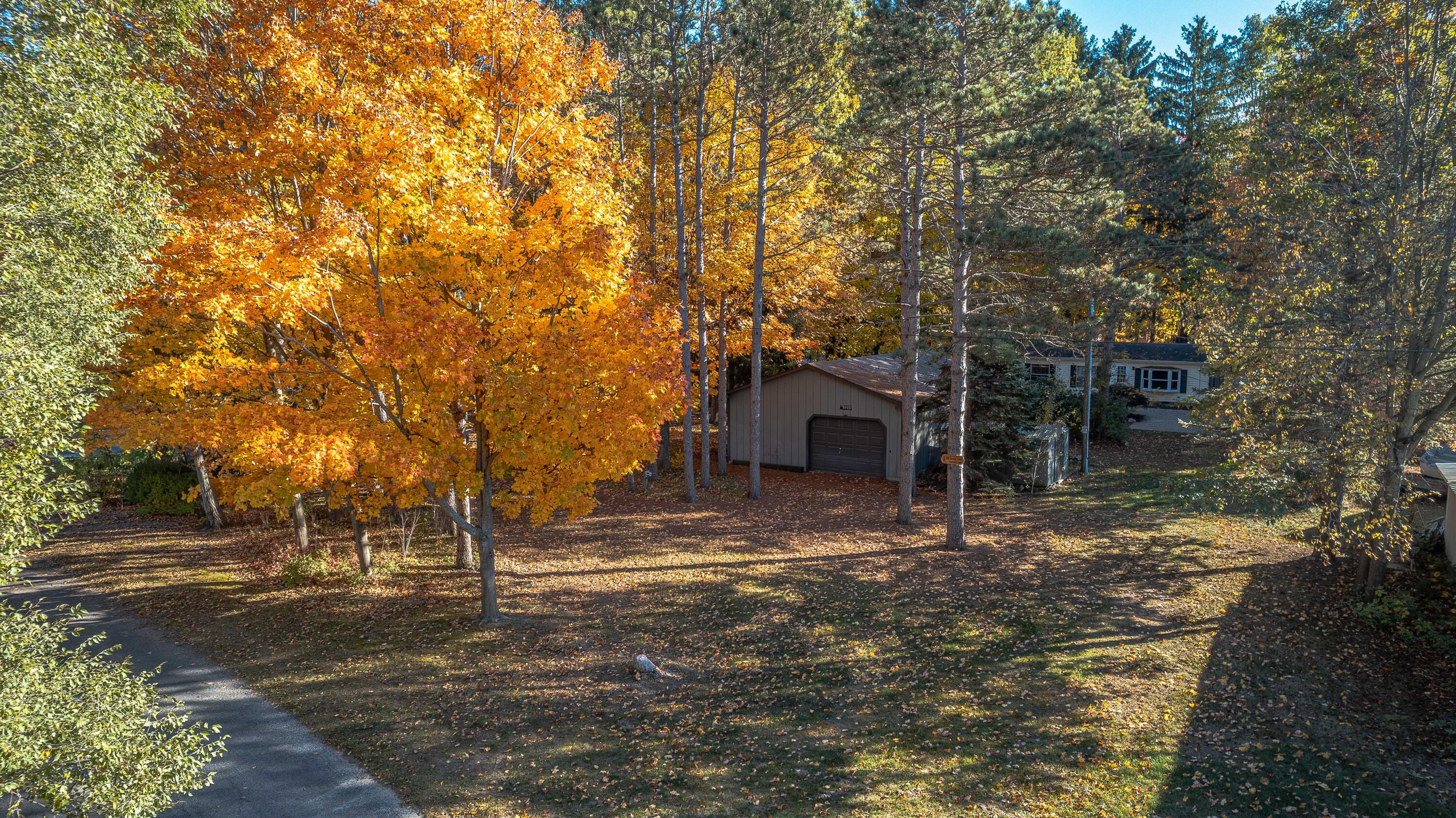 2215 N Holiday Drive