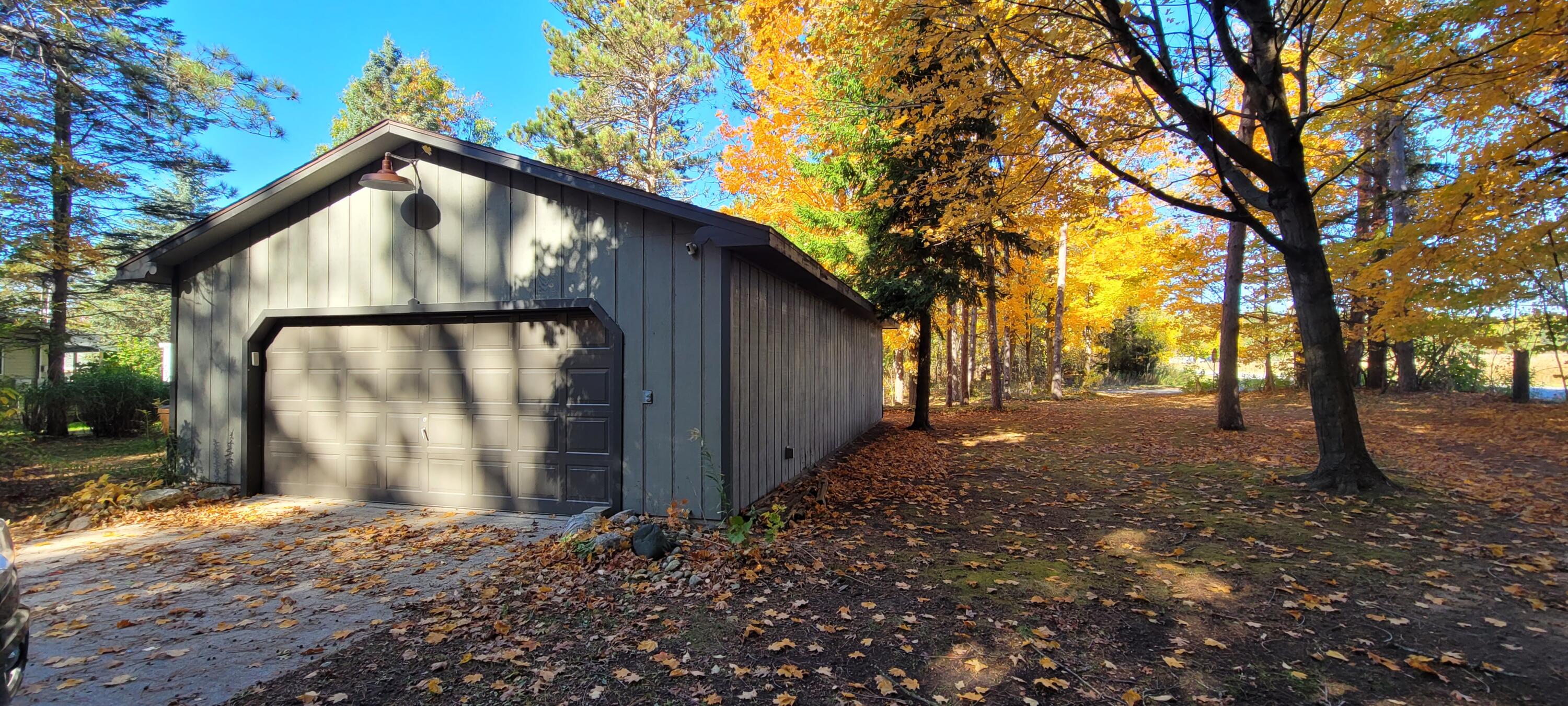 2215 N Holiday Drive