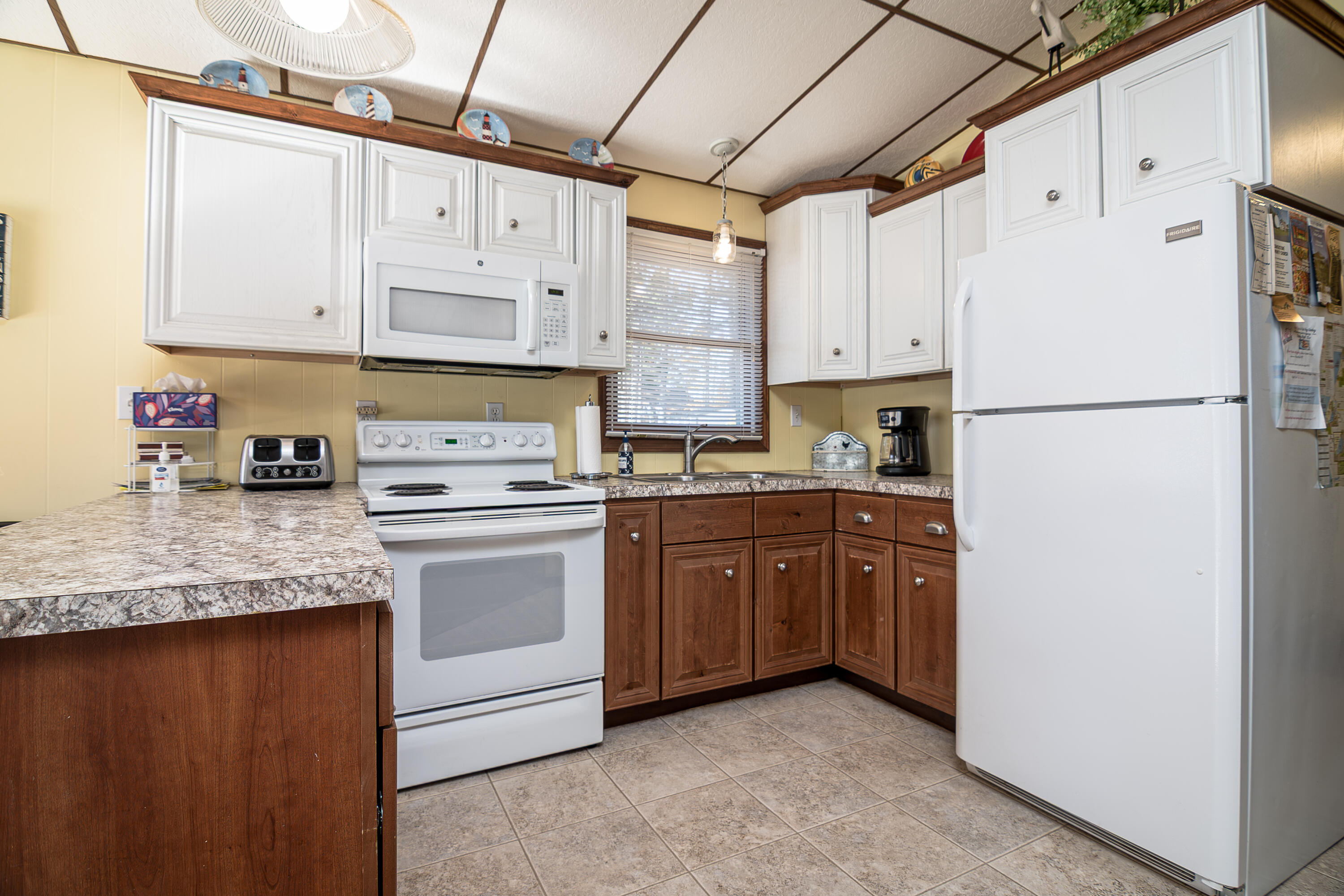 1913 White Birch Court