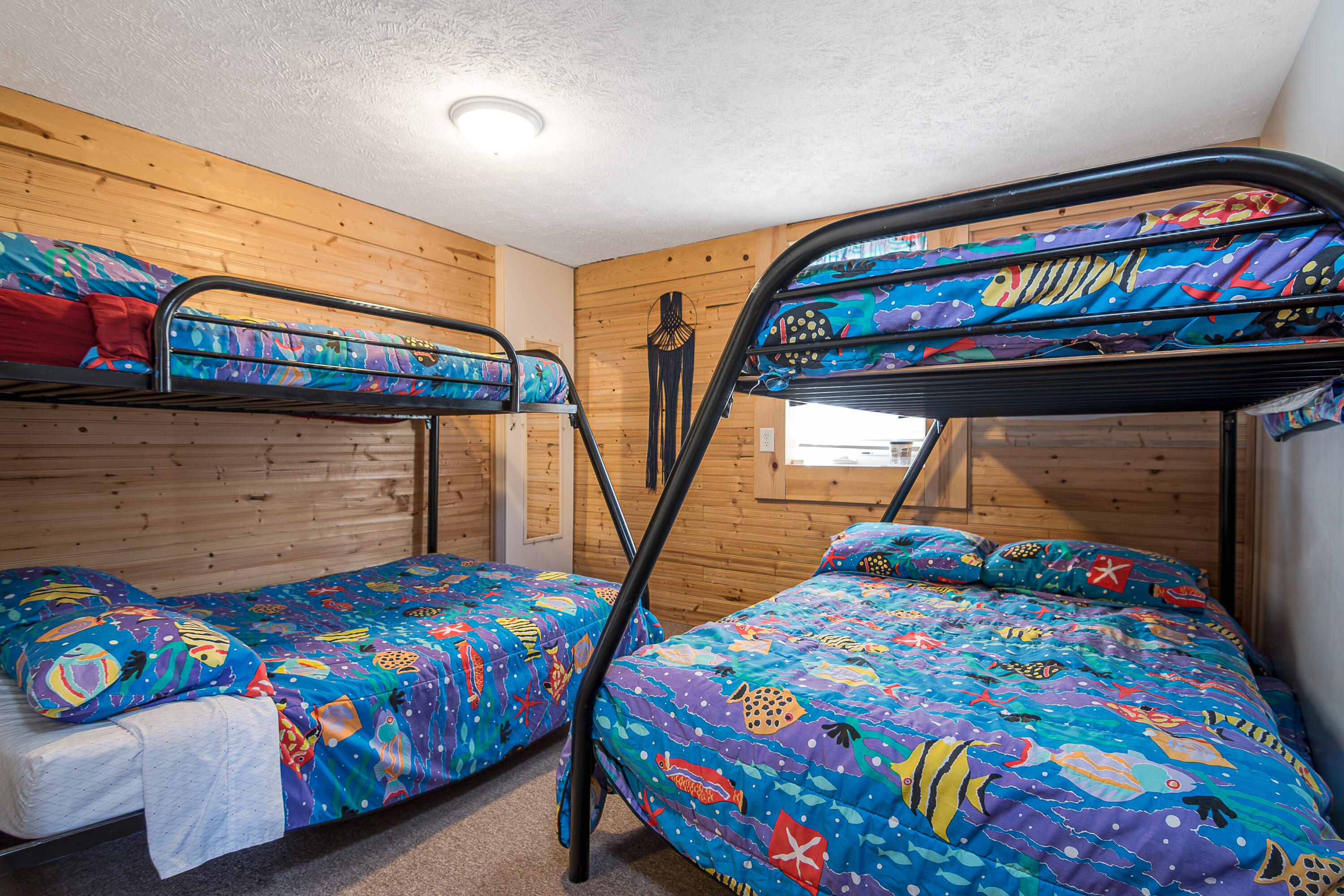 1913 White Birch Court