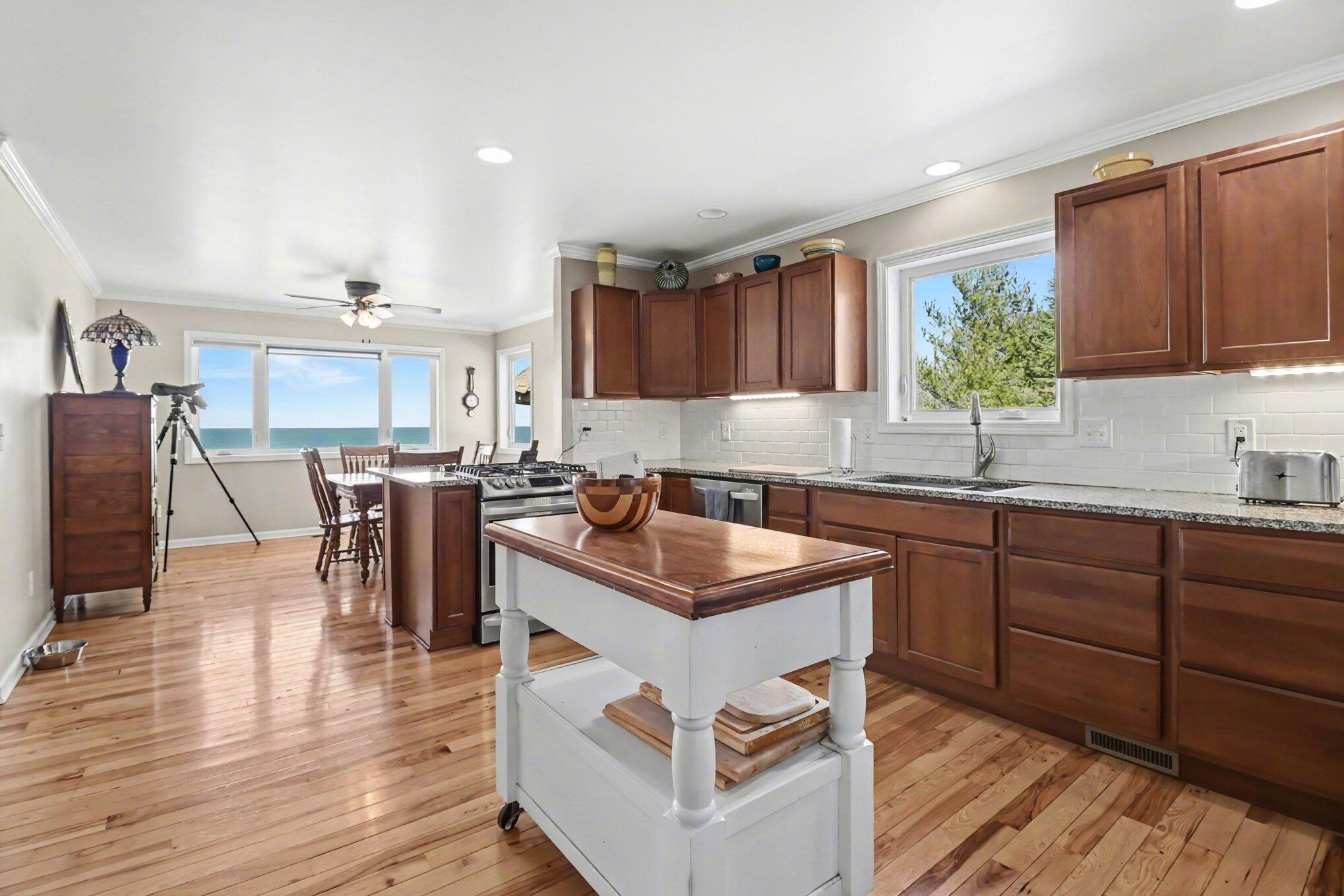 4745 S Lakeshore Drive