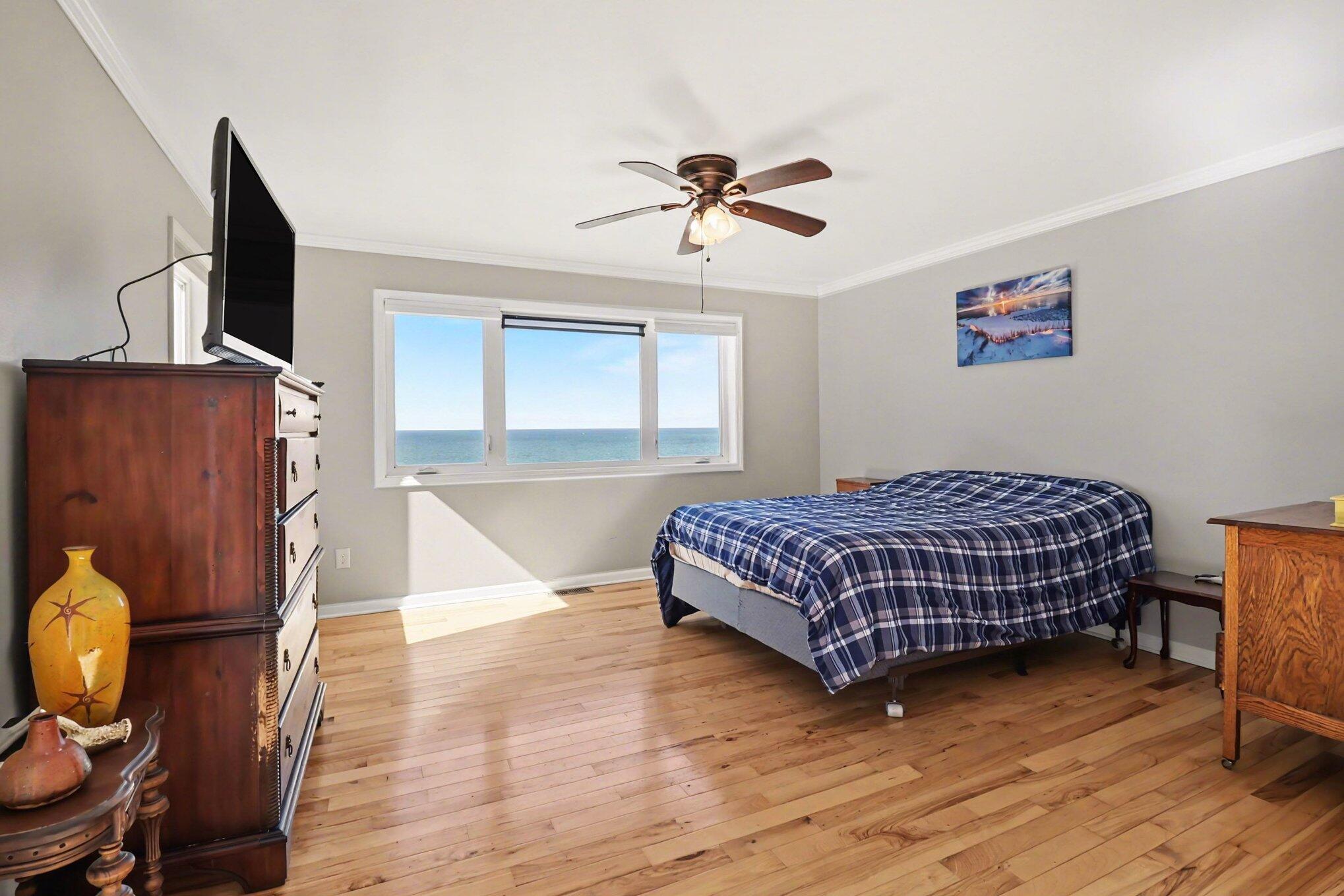 4745 S Lakeshore Drive