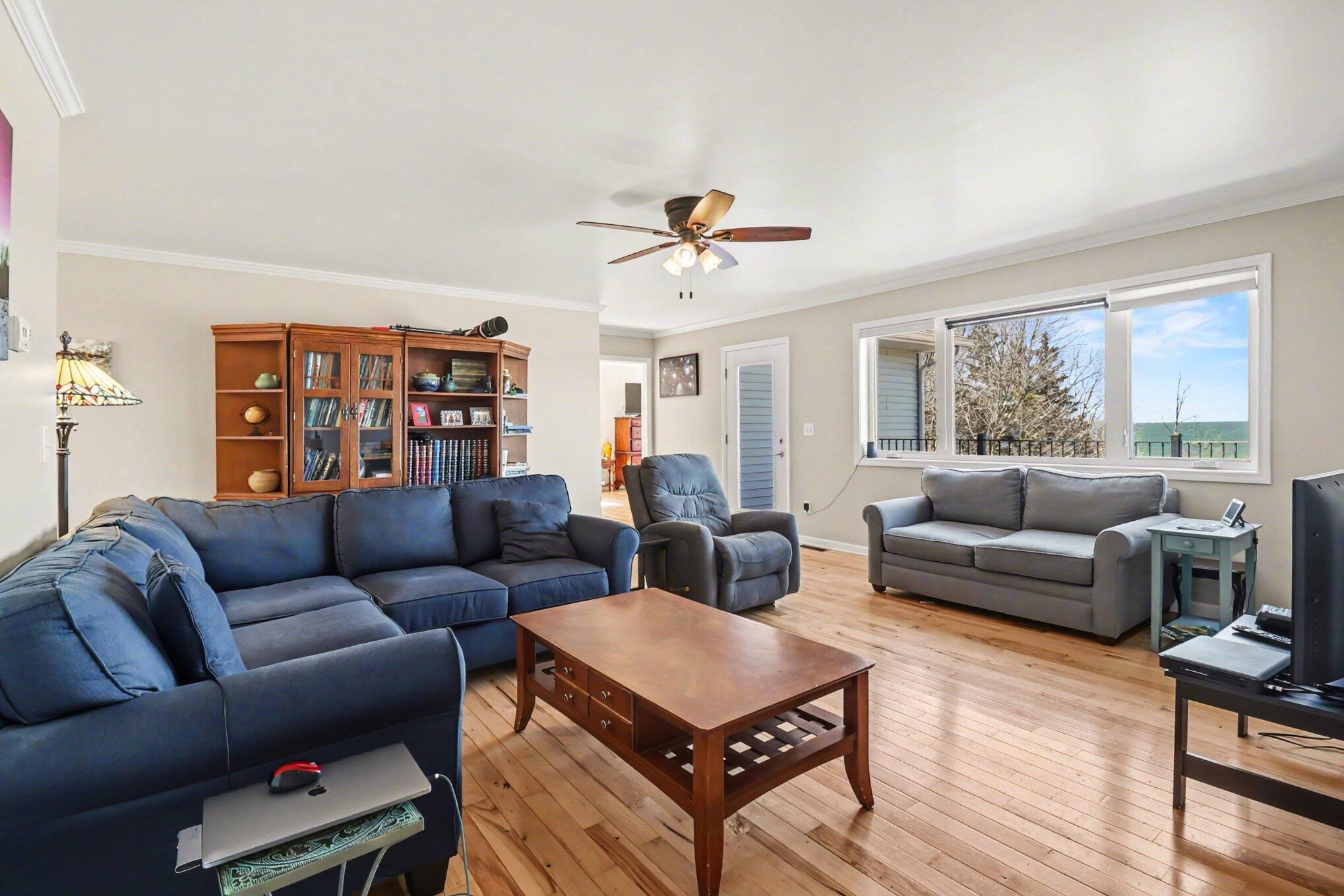 4745 S Lakeshore Drive