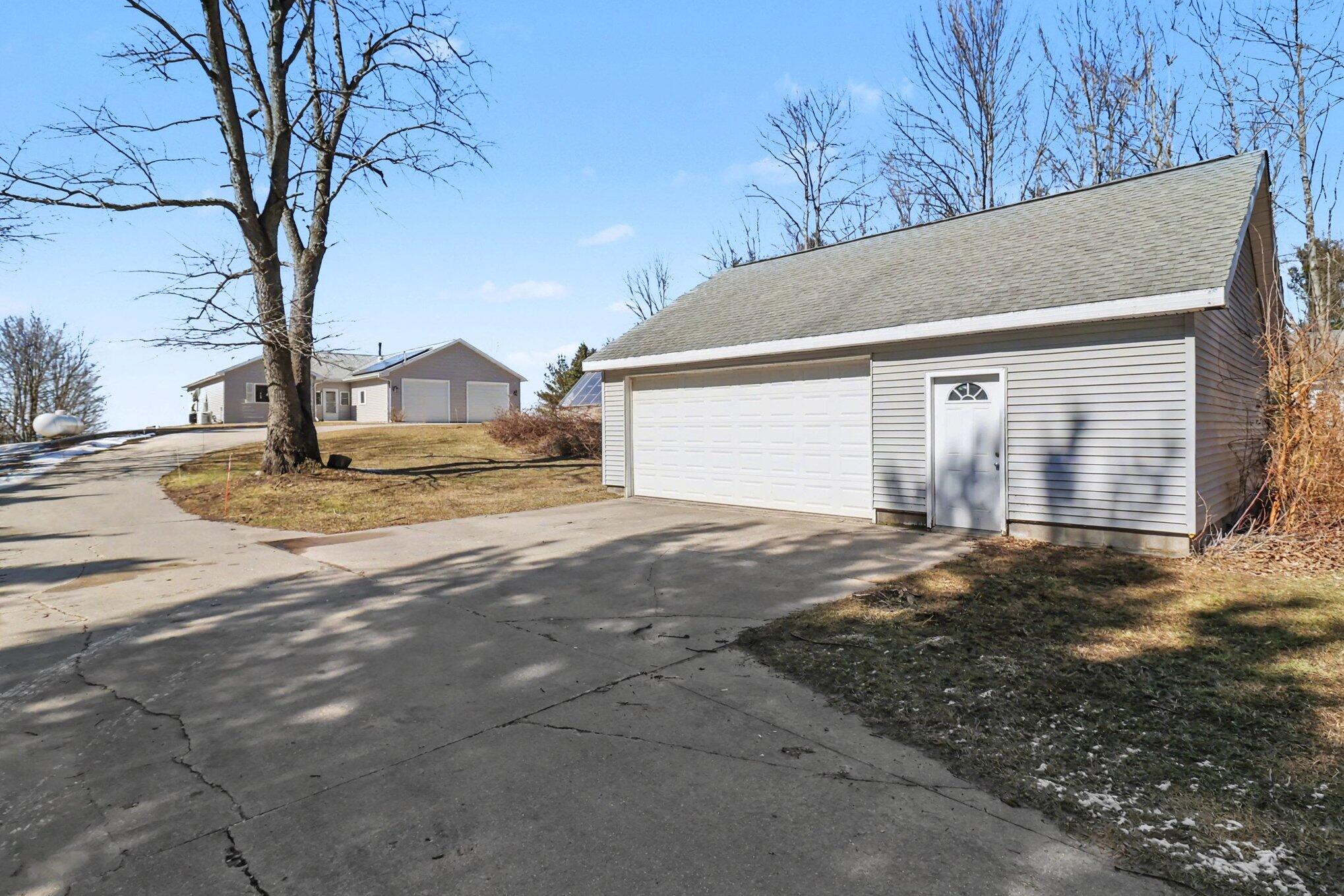 4745 S Lakeshore Drive