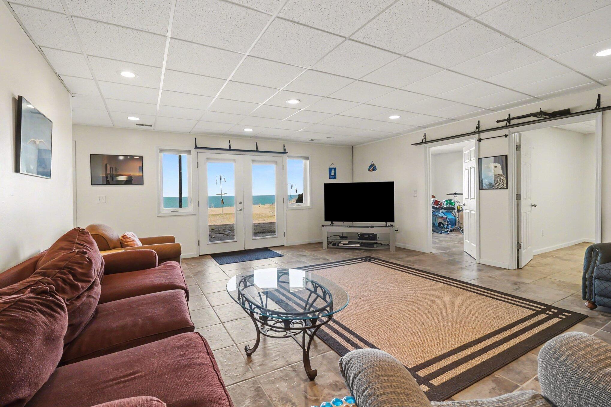 4745 S Lakeshore Drive