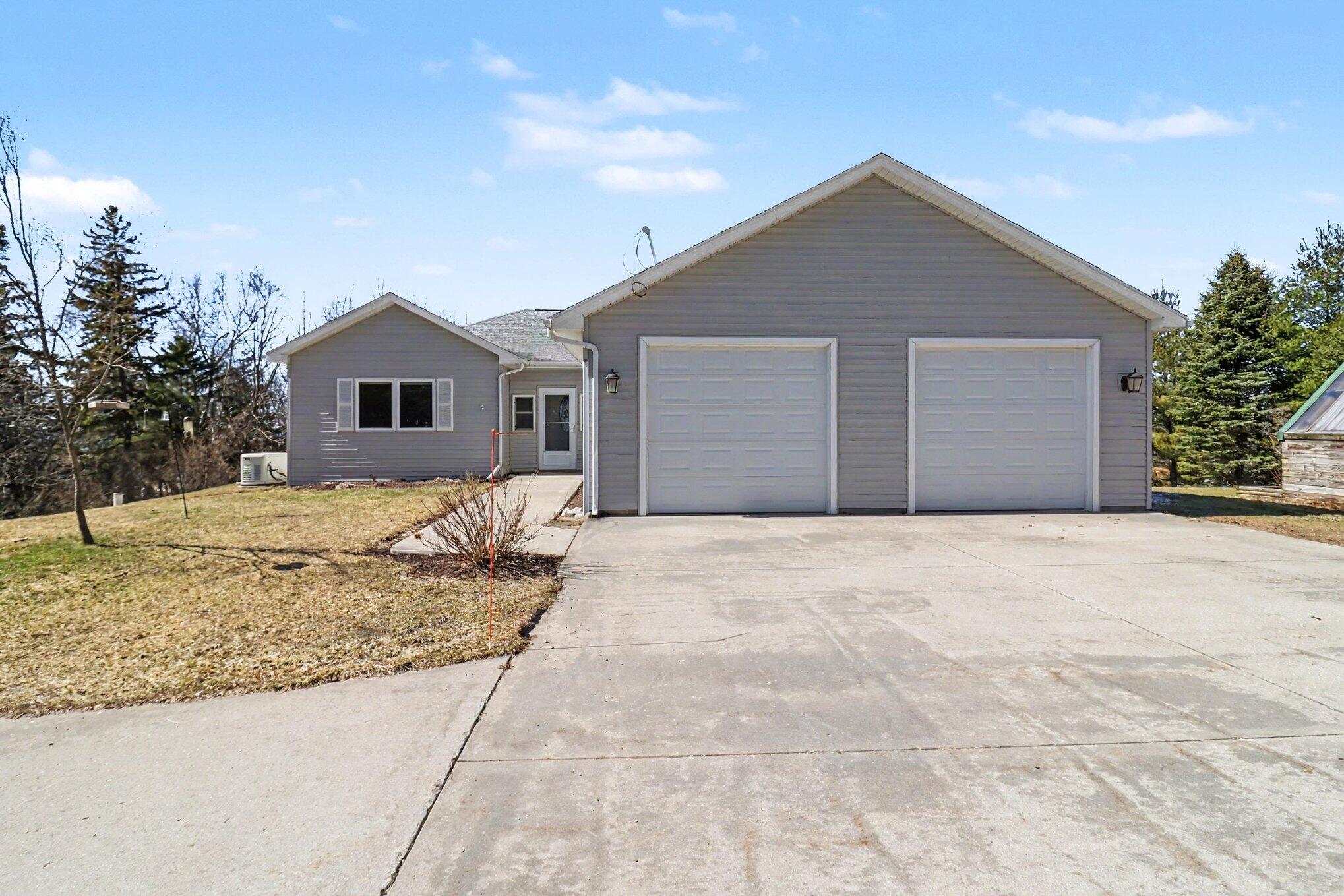 4745 S Lakeshore Drive