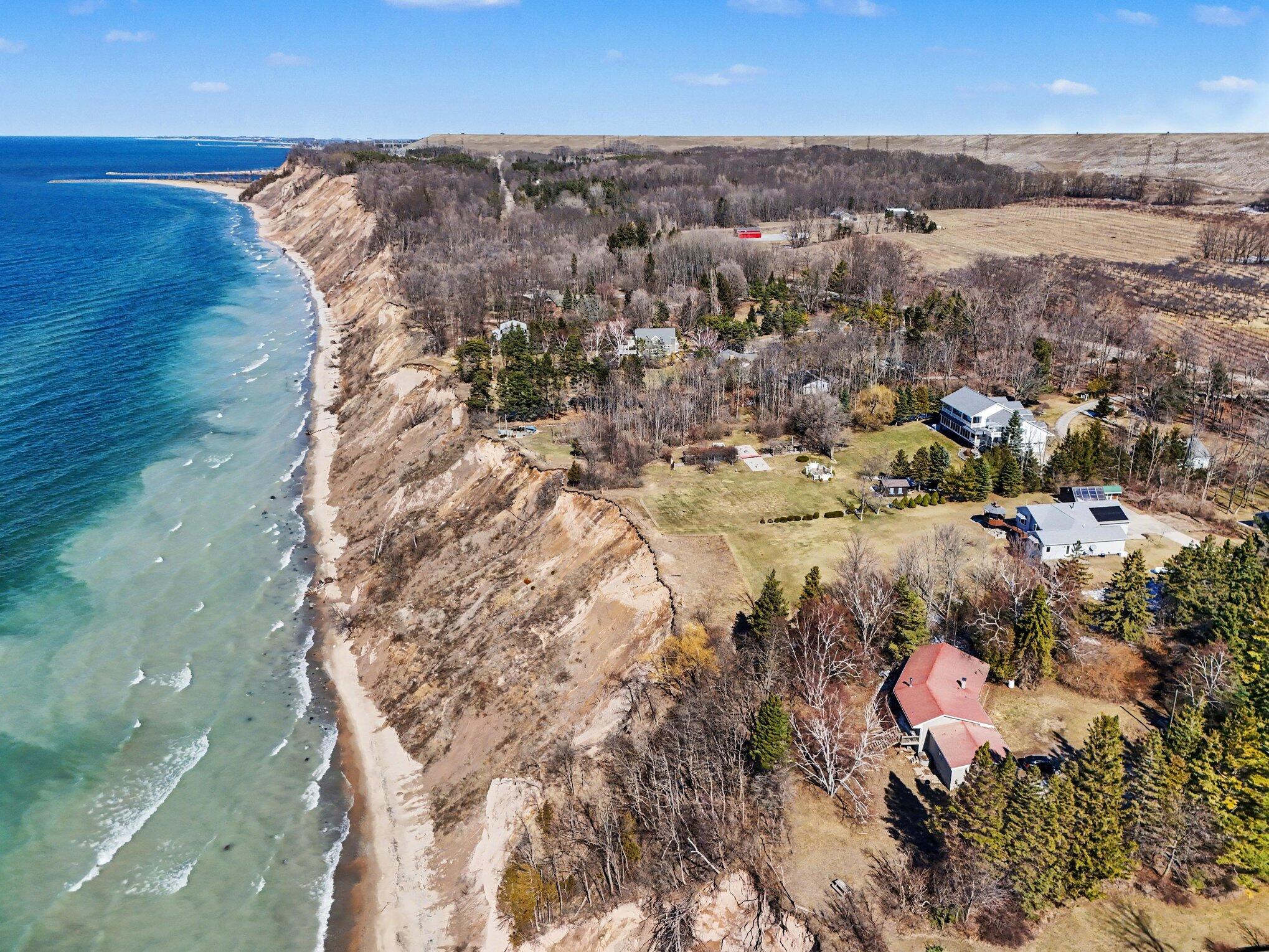 4745 S Lakeshore Drive