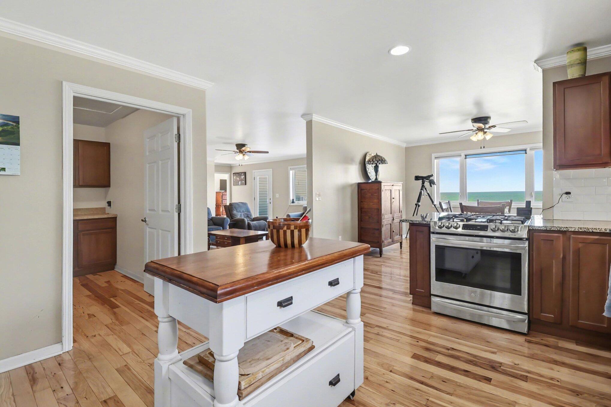 4745 S Lakeshore Drive