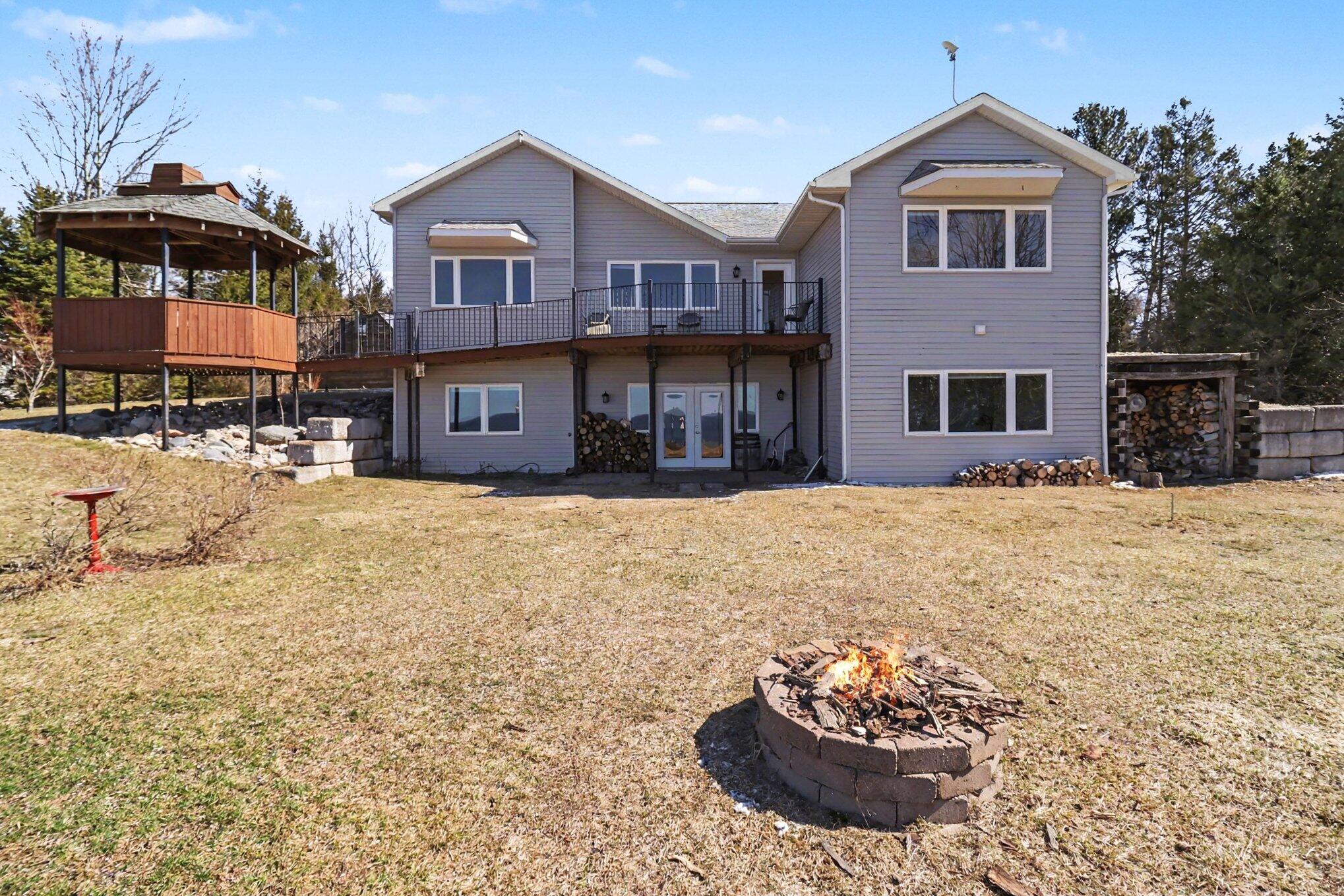4745 S Lakeshore Drive