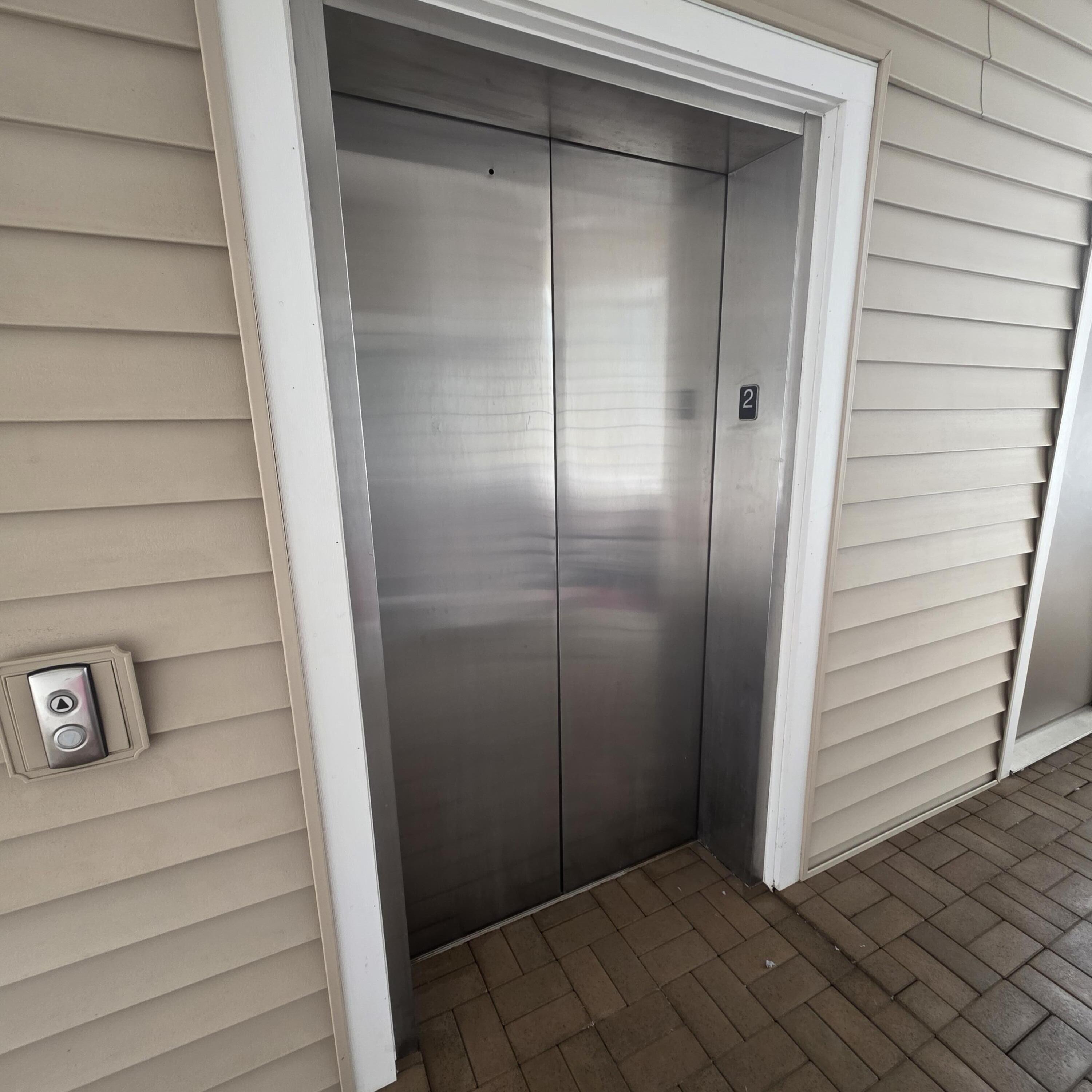 560 S Hancock Street 12