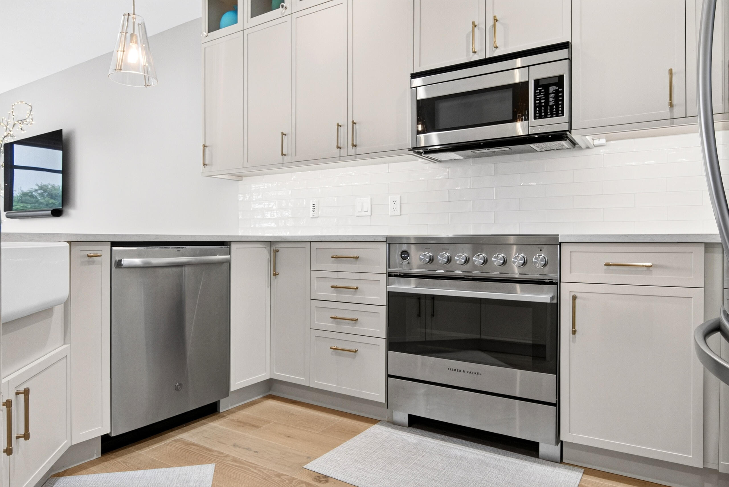 560 S Hancock Street 12