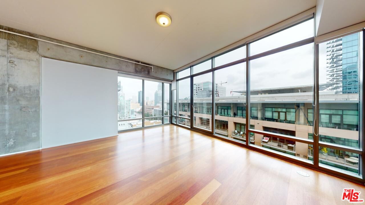 1100 S Hope St Unit: 1407