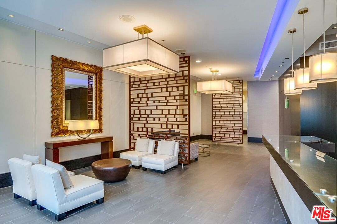 1100 S Hope St Unit: 1407