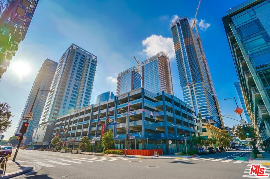 1100 S Hope St Unit: 1407