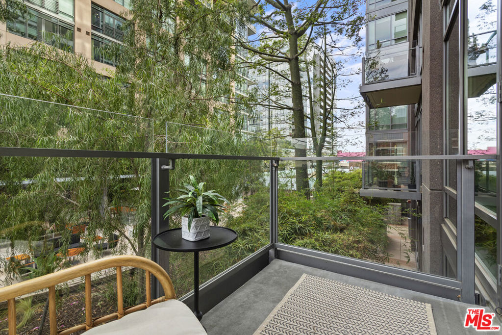 1100 S Hope Street 511