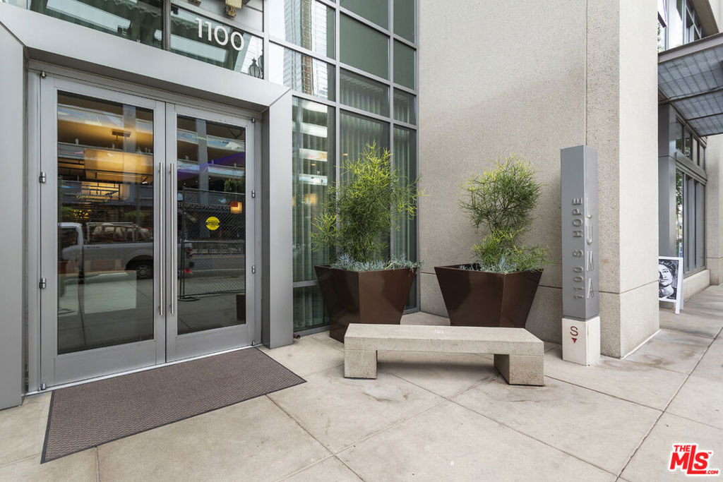 1100 S Hope Street 511