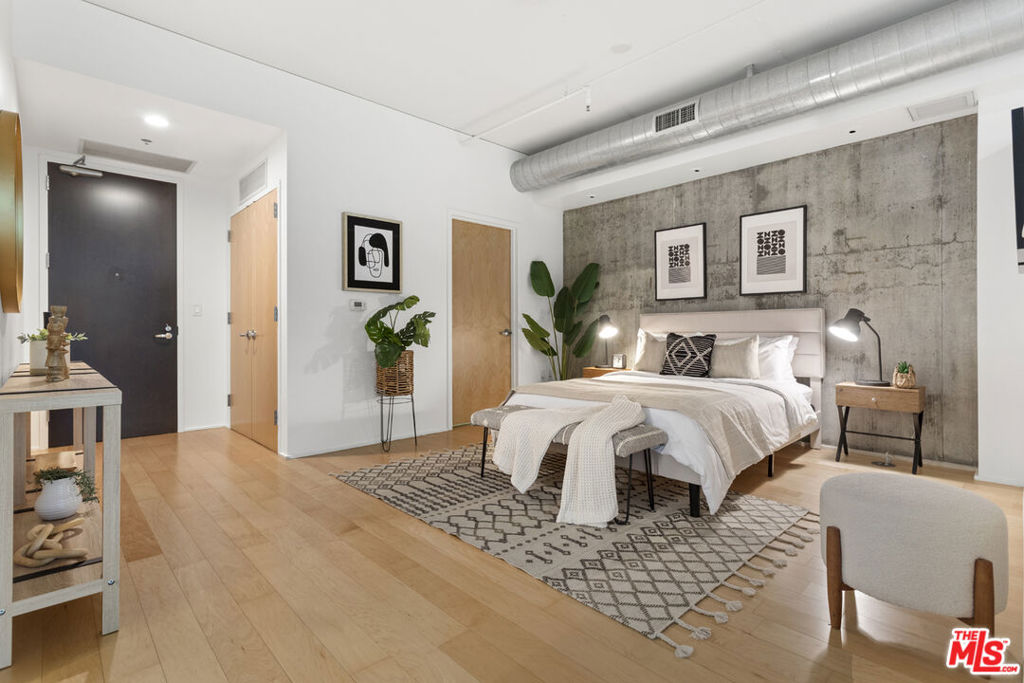 1100 S Hope Street 511