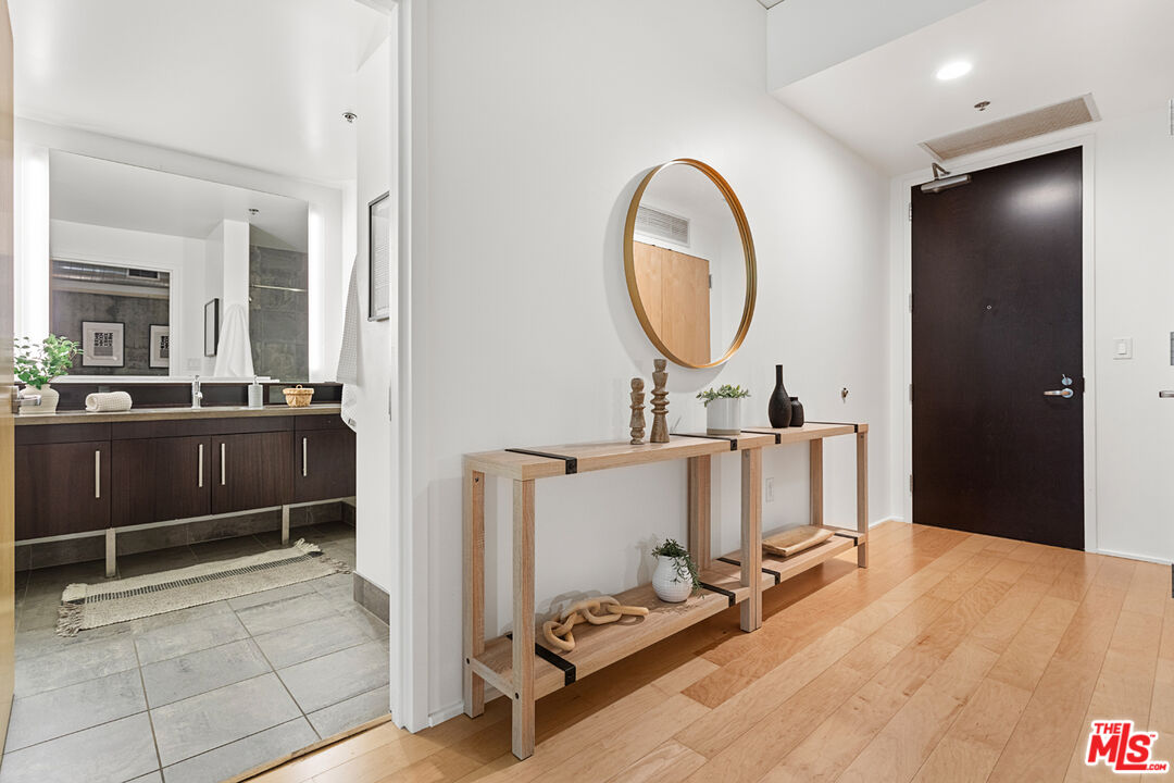 1100 S Hope St Unit: 511