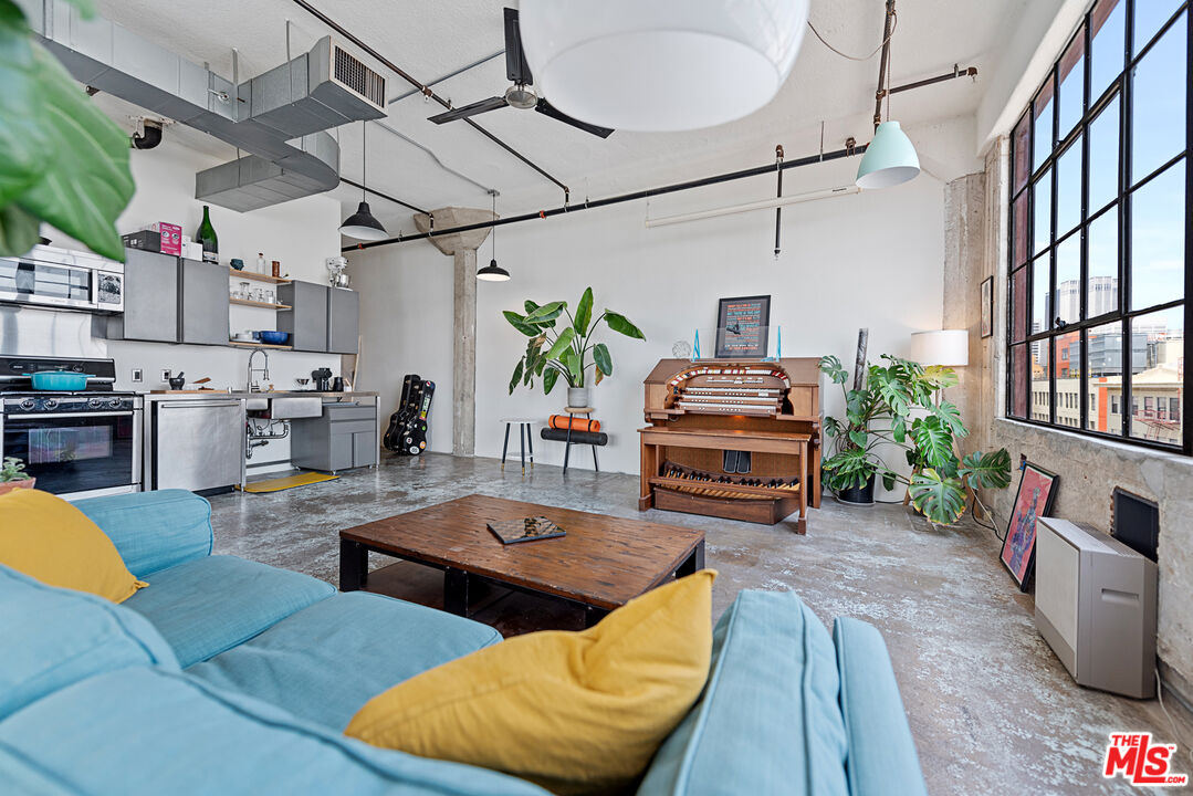 315 E 8th St Unit: 1106