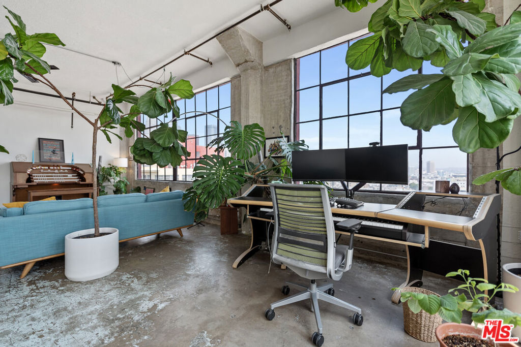 315 E 8th Street 1106