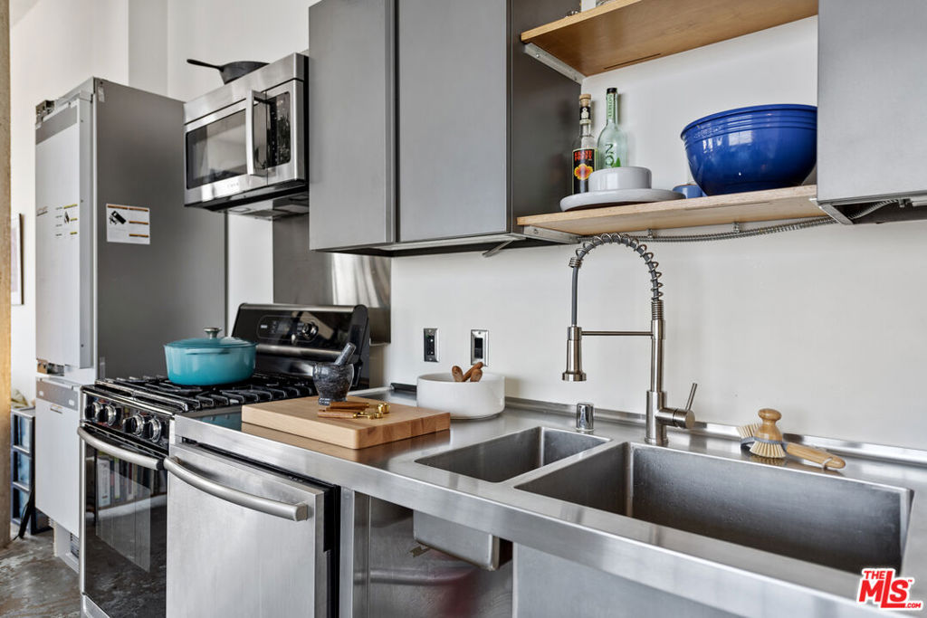 315 E 8th Street 1106