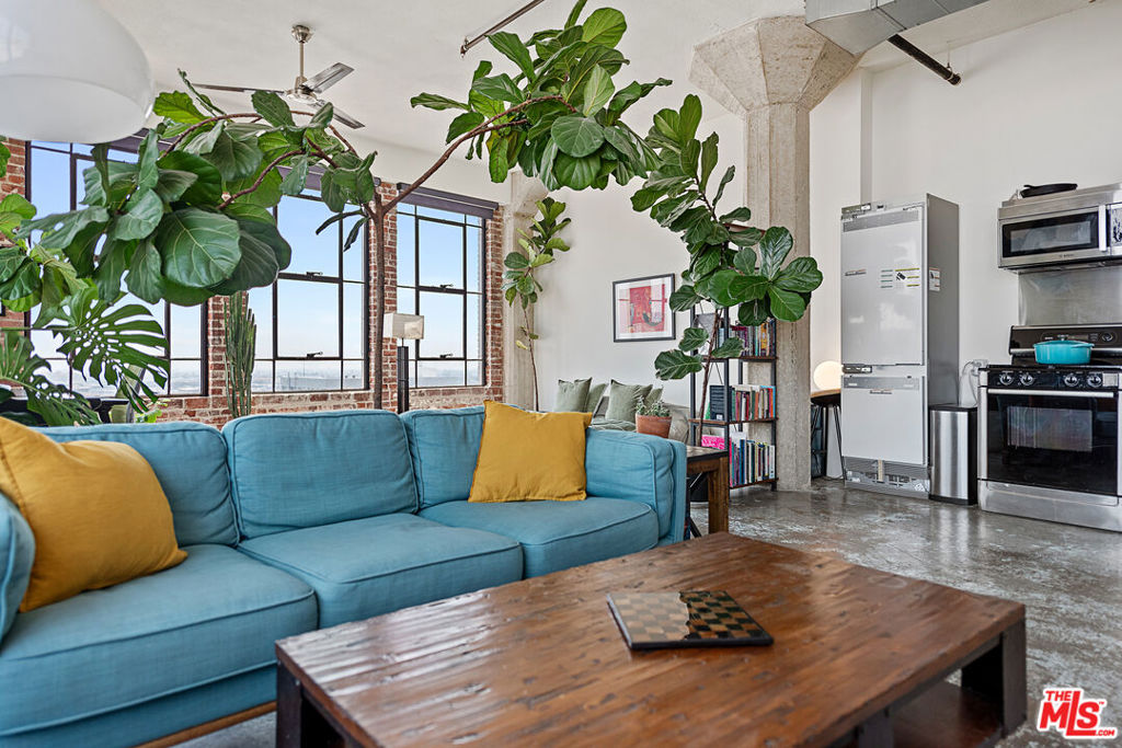 315 E 8th Street 1106