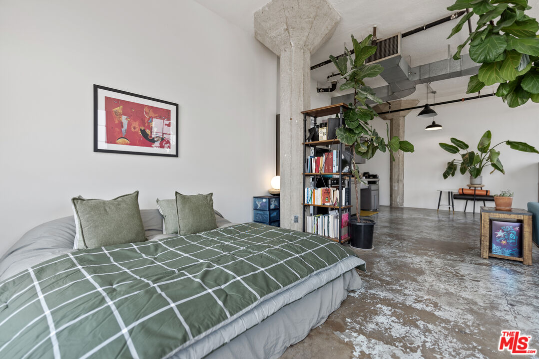 315 E 8th St Unit: 1106