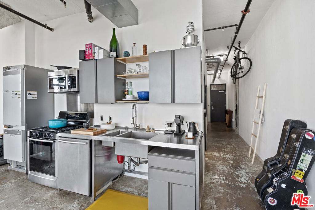 315 E 8th Street 1106