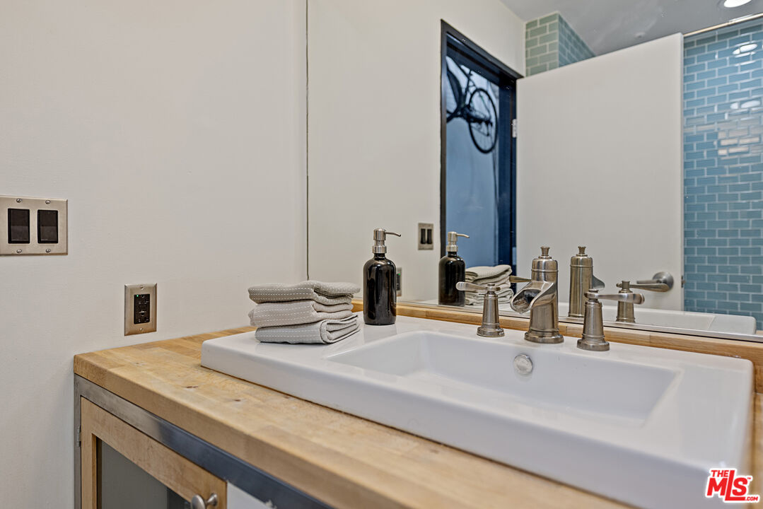 315 E 8th St Unit: 1106