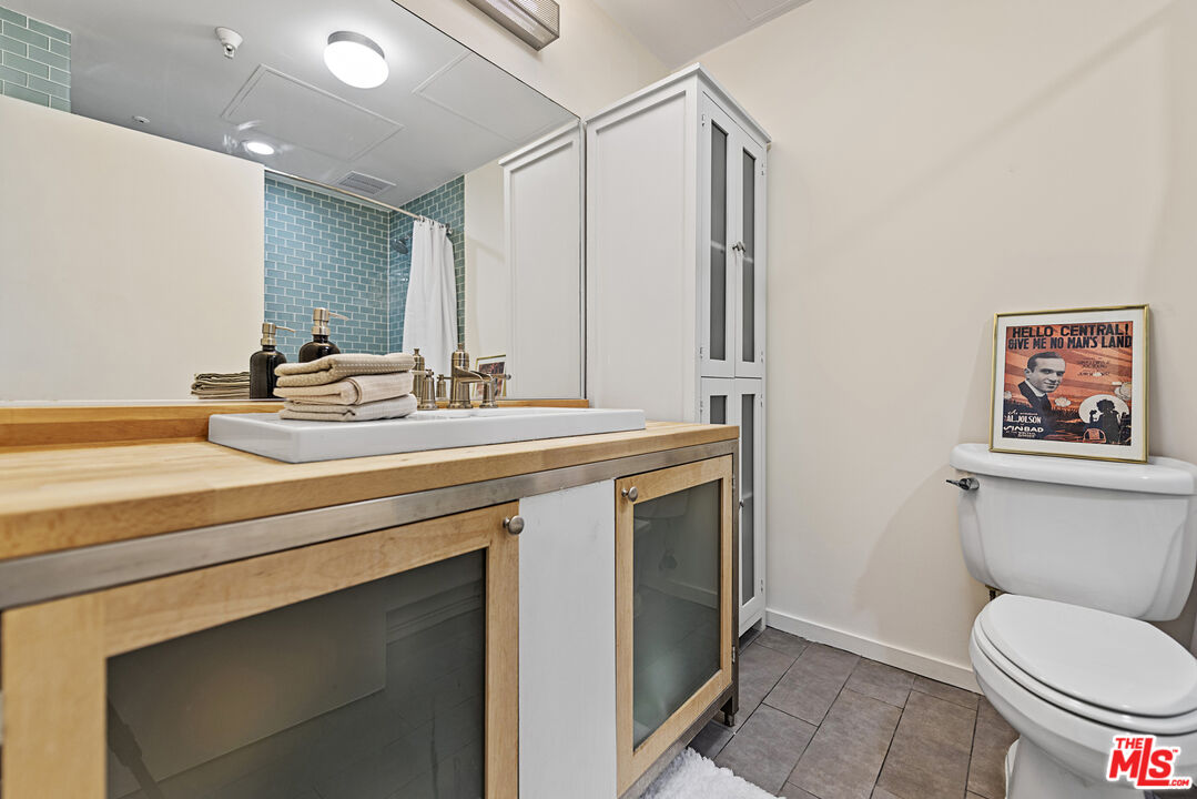 315 E 8th St Unit: 1106