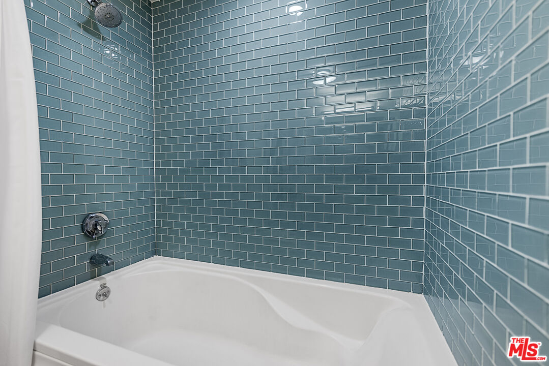 315 E 8th St Unit: 1106