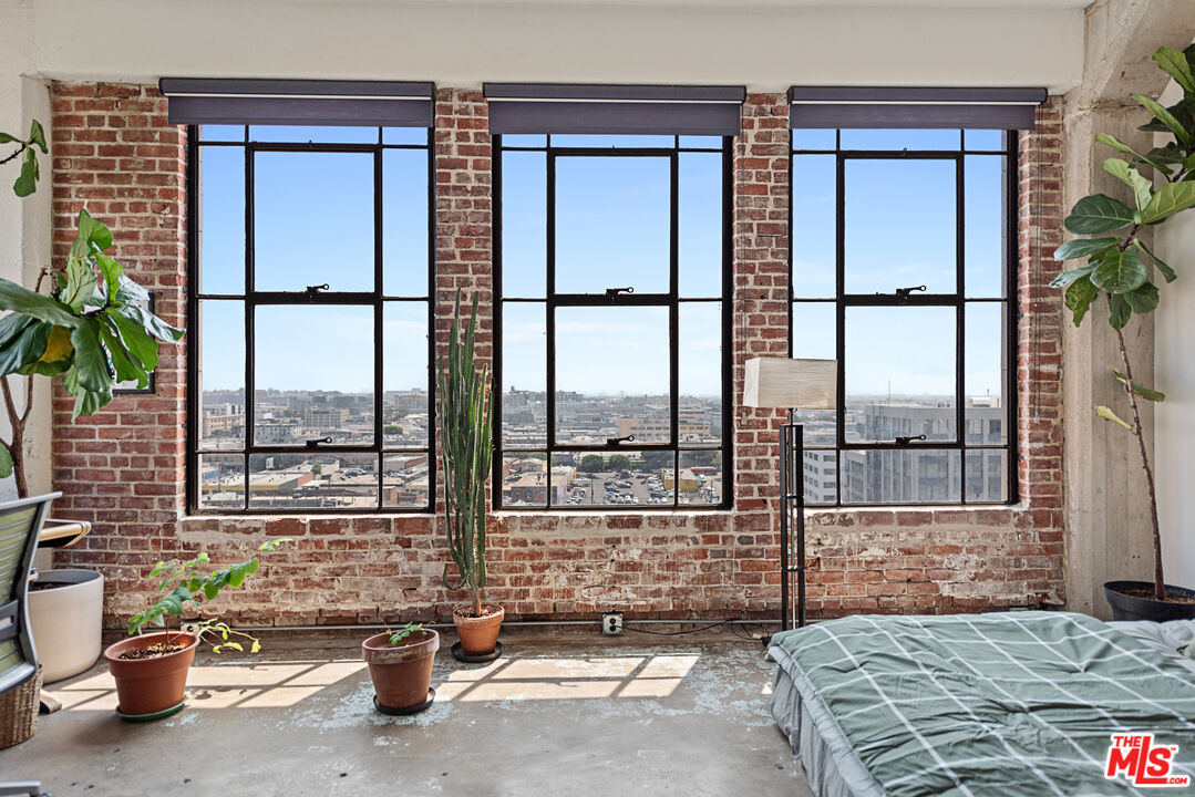 315 E 8th St Unit: 1106