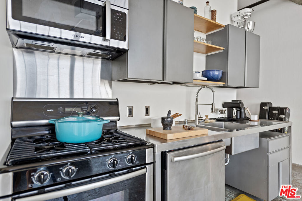 315 E 8th Street 1106